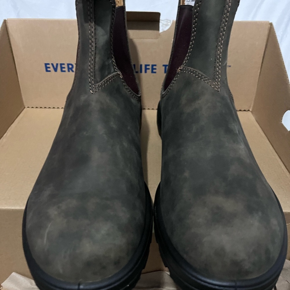 Blundstone Rustic Brown Ankle Boots - Picture 9 of 11